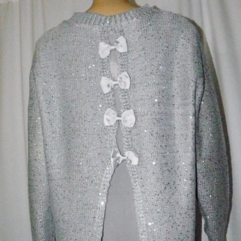 Over sized silver gray Top with sequin Detail - Picture 8 of 8